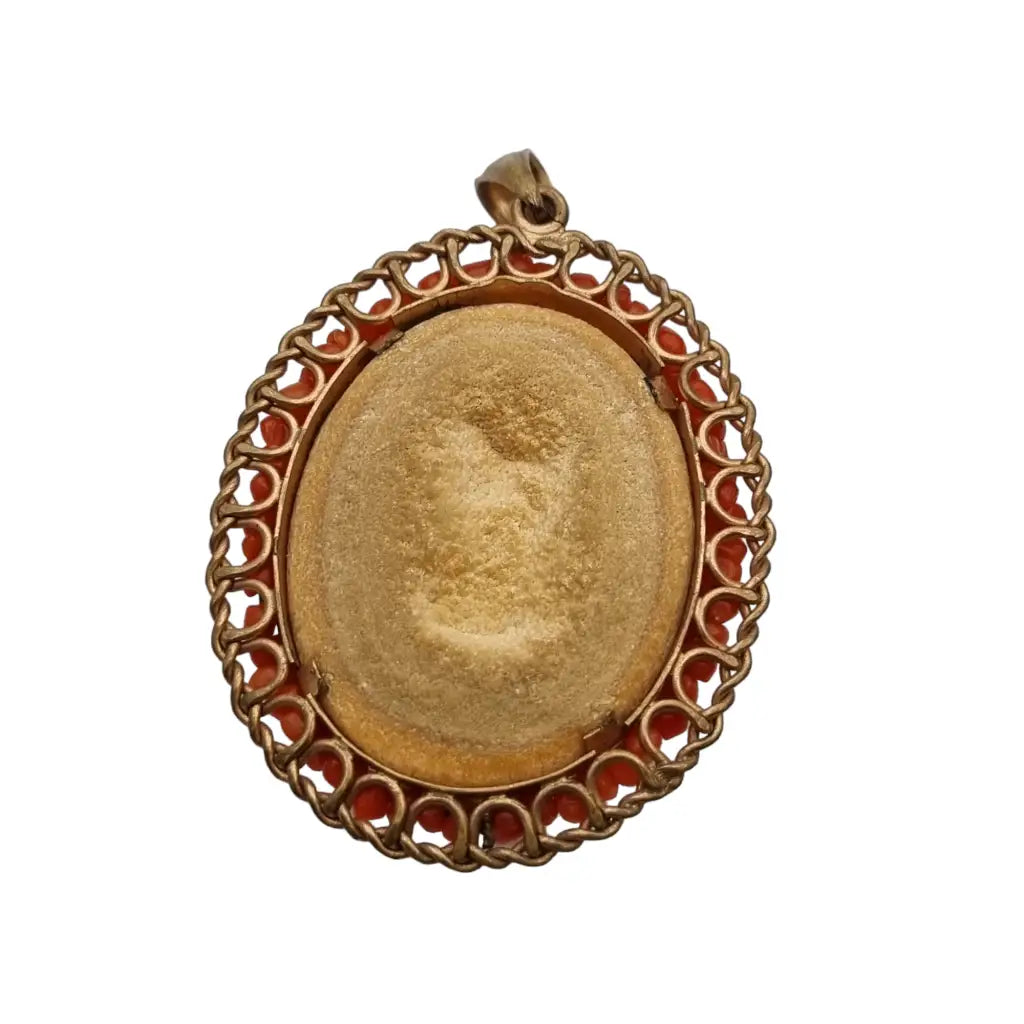 Antiguo colgante dorado de camafeo piedra y corales regala joya vintage.