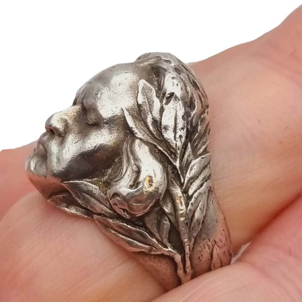 Anillo beethoven de plata busto del compositor alemán ludwig van beethoven.