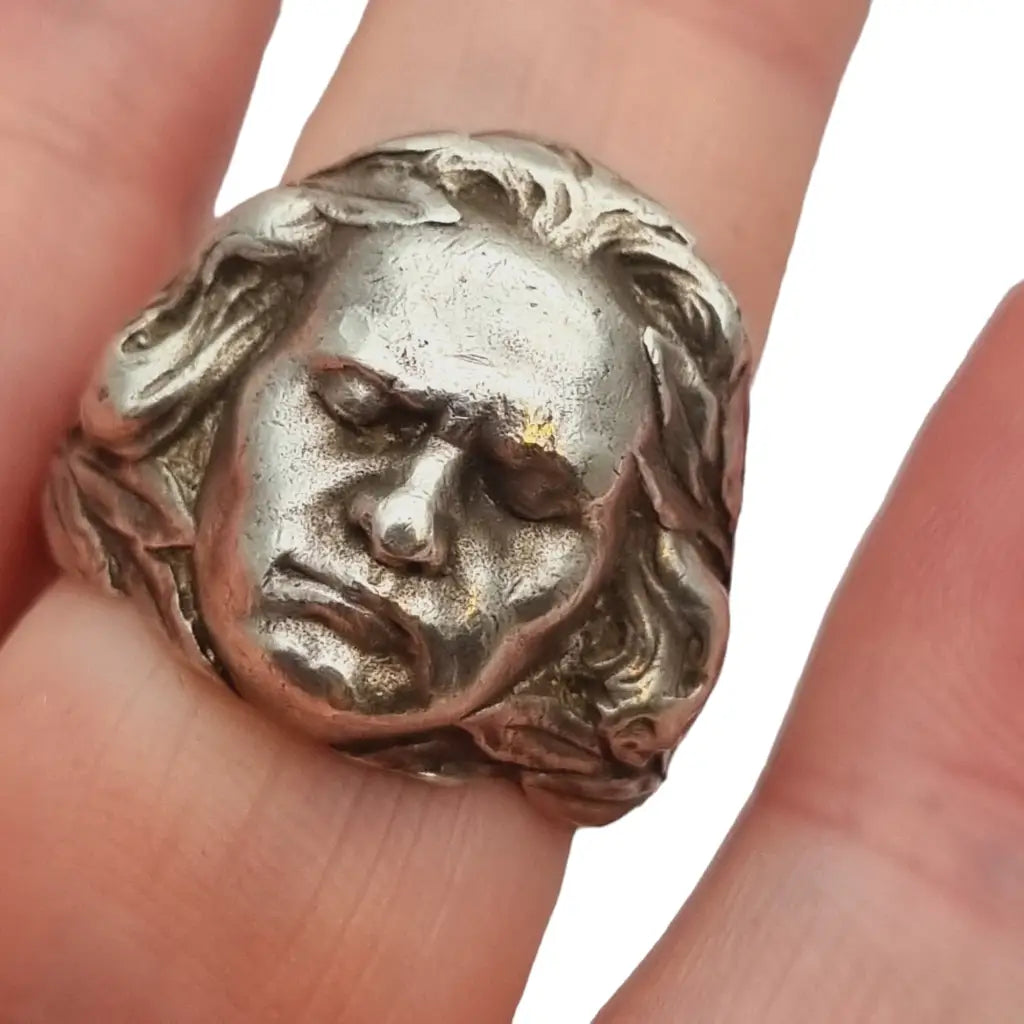 Anillo beethoven de plata busto del compositor alemán ludwig van beethoven.