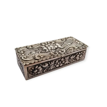 Caja rectangular de plata antigua José Amor España con punzonado floral.