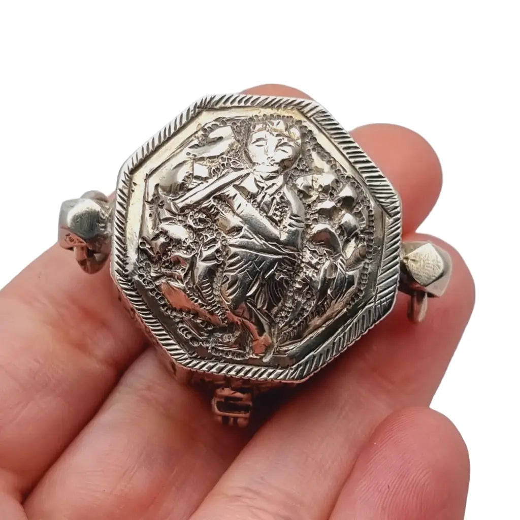 Amuleto caja antiguo talismán octogonal de plata repujada ideal étnico