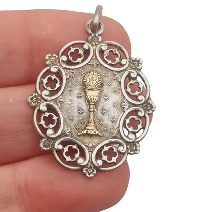 Medalla religiosa de plata art nouveau con cáliz comunión en oro regalos