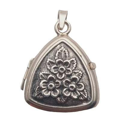 Medallón relicario triangular de plata 925 guardapelo con motivos florales.