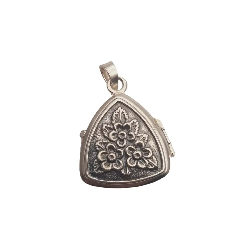 Medallón relicario triangular de plata 925 guardapelo con motivos florales.