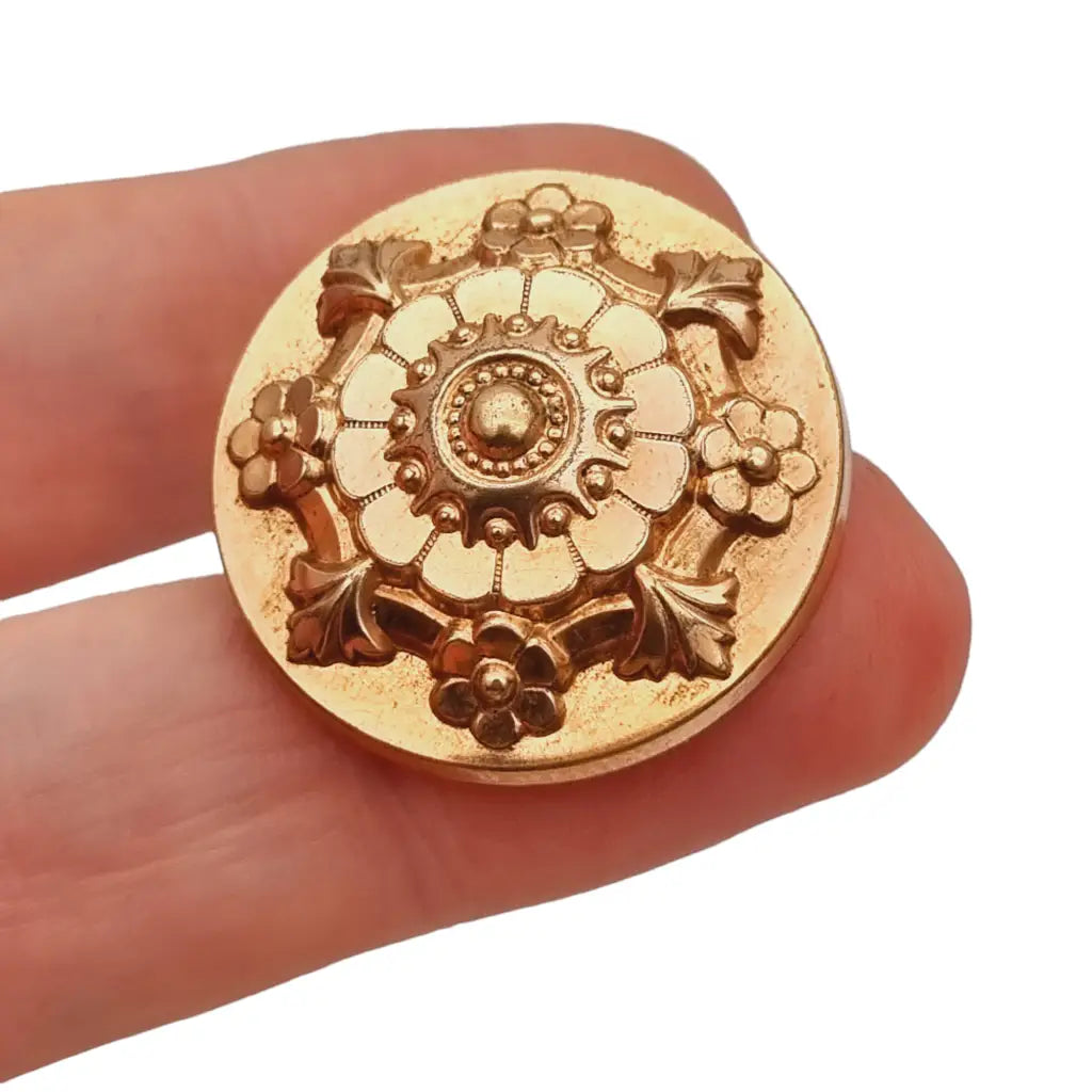 Broche floral victoriano redondo dorado para mujer francia botón cuello.