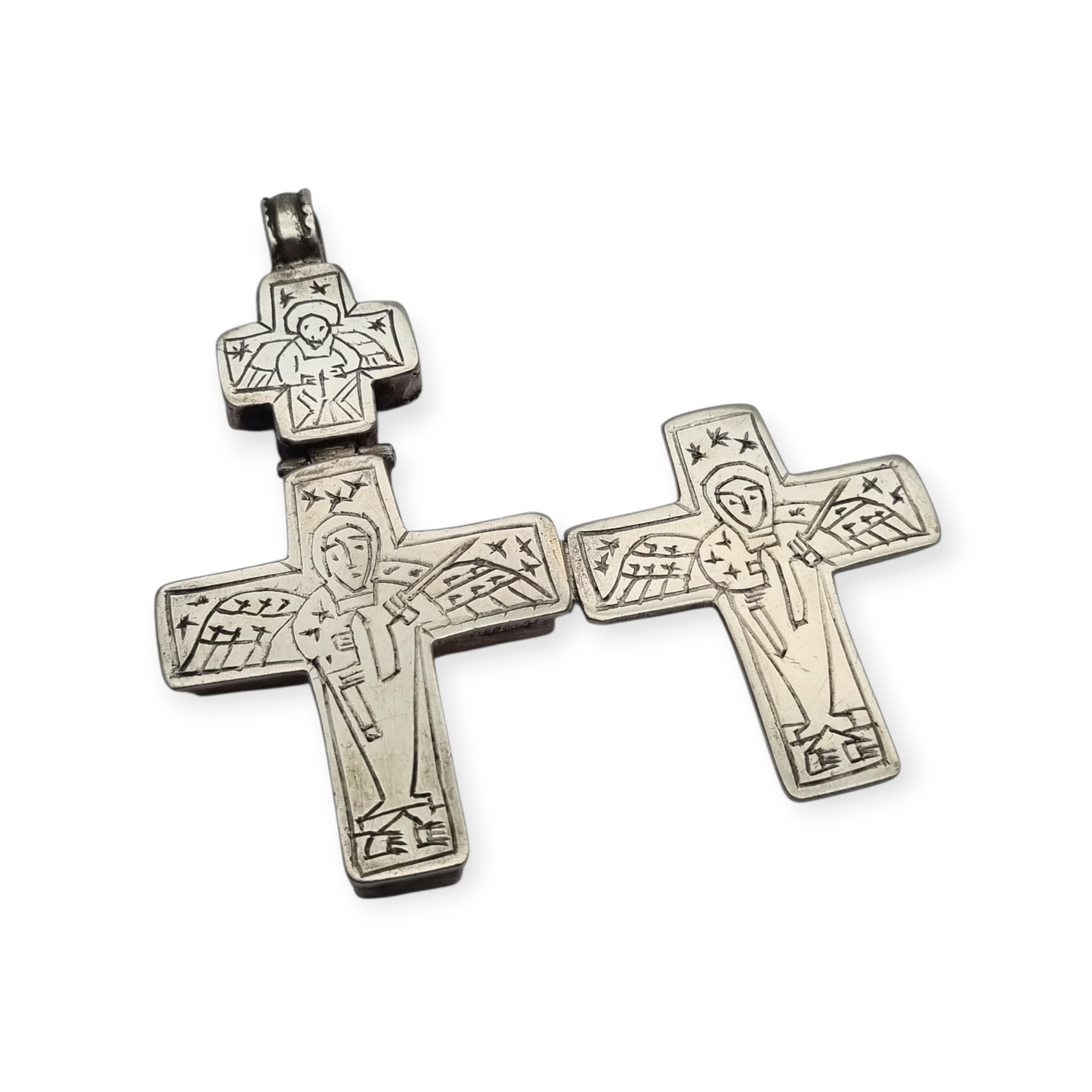 Cruz relicario estilo bizantino antigua de plata grabada, escenas religiosas.
