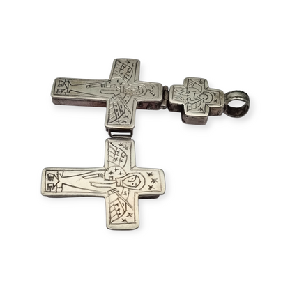 Cruz relicario estilo bizantino antigua de plata grabada, escenas religiosas.