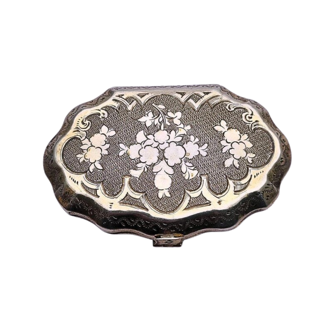 Art Nouveau silver coin purse, floral engraving, France circa 1900-1910