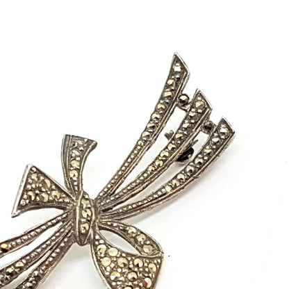 Lazo de plata Broche con marquesitas. Estilo modernista. SXX. Joyería