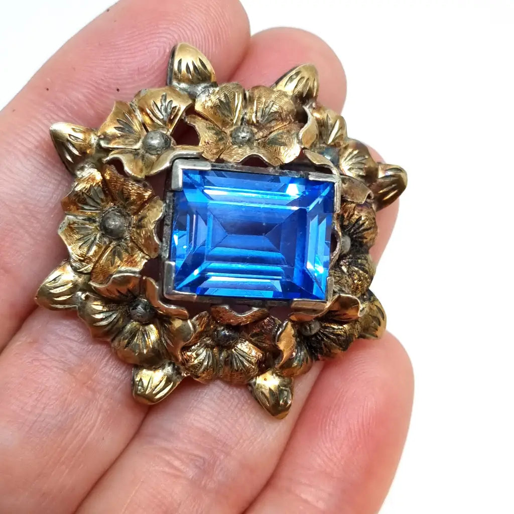Broche Art Déco Vintage En Métal Argenté - Motif Coquille Et Dentelle Avec CZ Blancs Et Verts