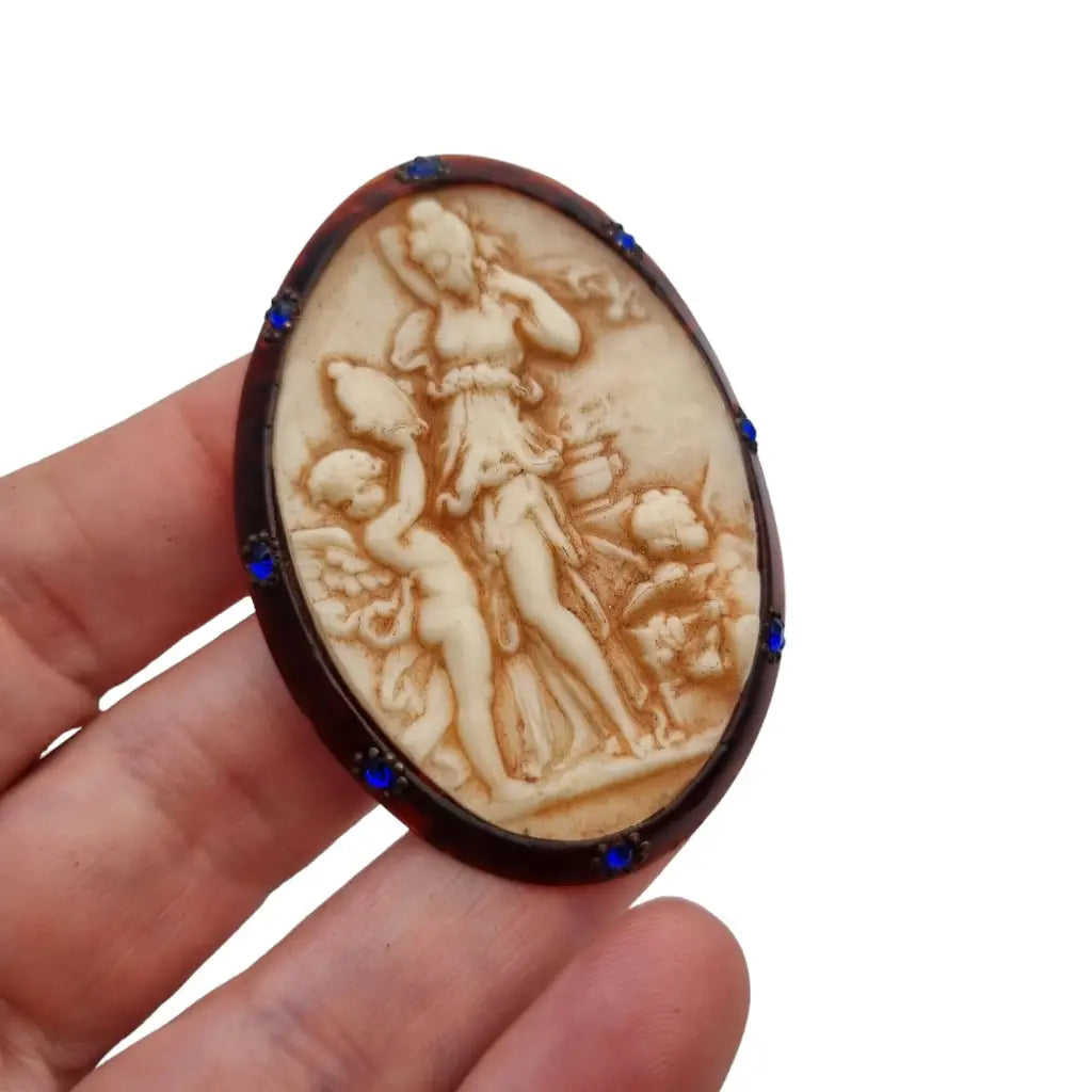Broche de camafeo para mujer escena romana o griega vintage pin celuloide