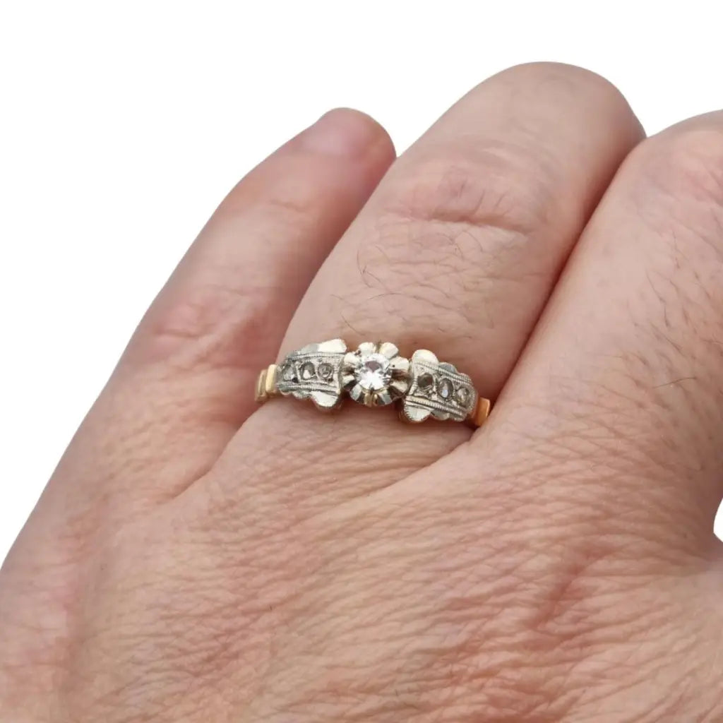 Anillo de oro art déco. 18 kt. Circa 1930. Talla 9 1/2