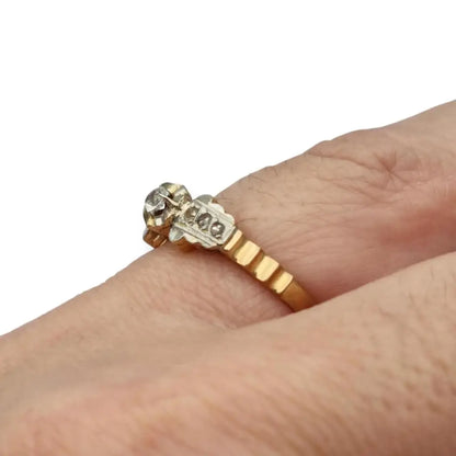 Anillo de oro art déco. 18 kt. Circa 1930. Talla 9 1/2