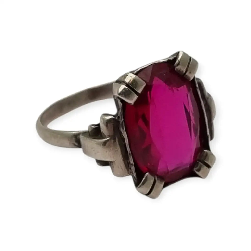Anillo Art deco antiguo de plata con cristal color rubí para mujer circa 1930.