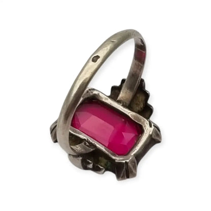 Anillo Art deco antiguo de plata con cristal color rubí para mujer circa 1930.