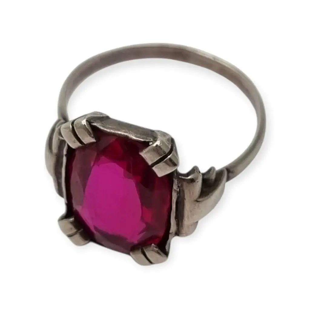 Anillo Art deco antiguo de plata con cristal color rubí para mujer circa 1930.