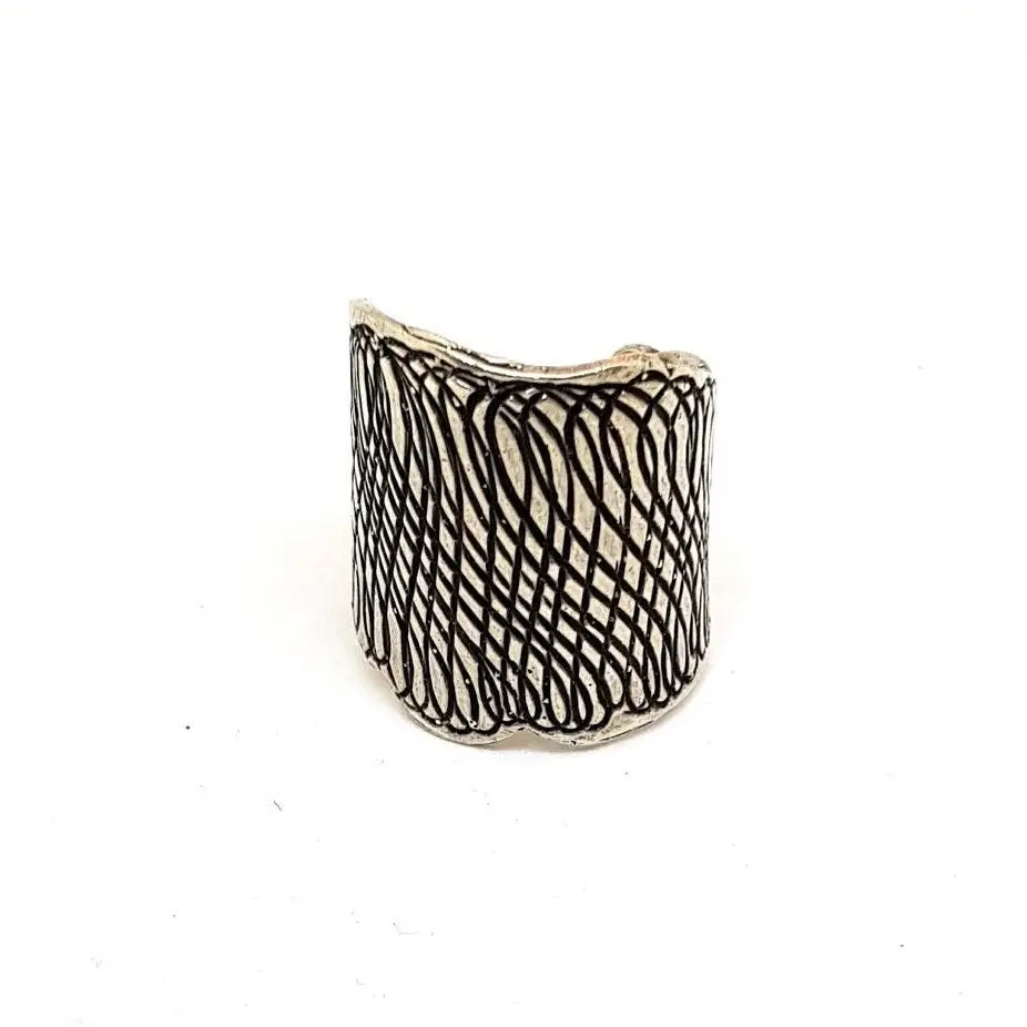 Anillo brutalista de plata ancho ajustable 1990 Joyería antigua y vintage.