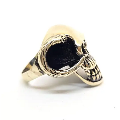 Anillo calavera plata hombre con cuerno joyería antigua y vintage.