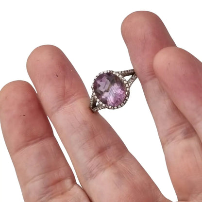 Anillo cóctel de plata 925 con amatista ovalada y halo circonitas diseño