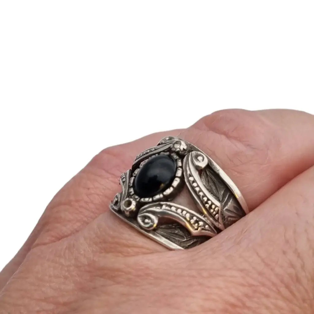 Anillo negro plata de ley estilo victoriano joyería tradicional nostálgica