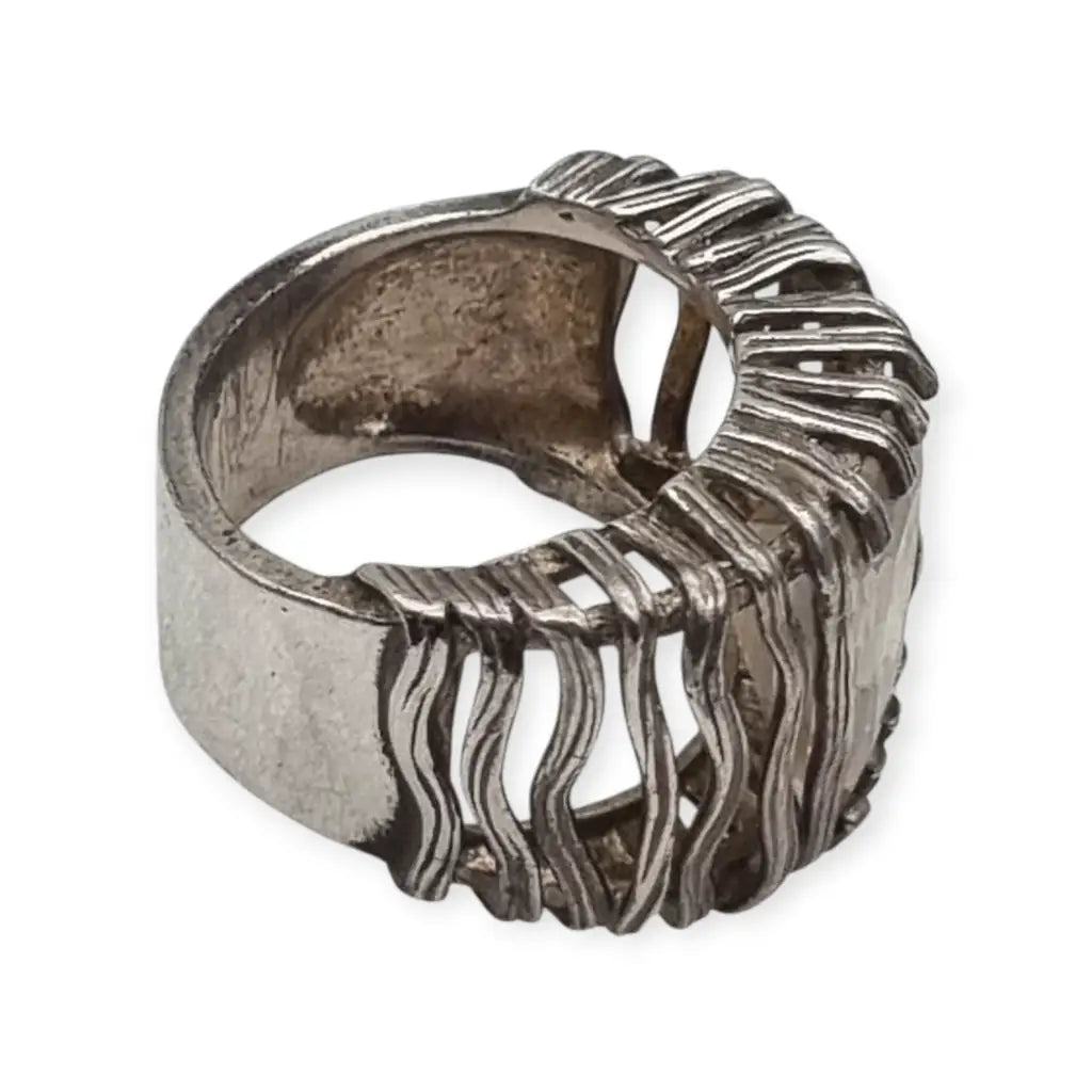 Anillo plata 925 de diseño Magnolia estilo rejilla con piedra rectangular.