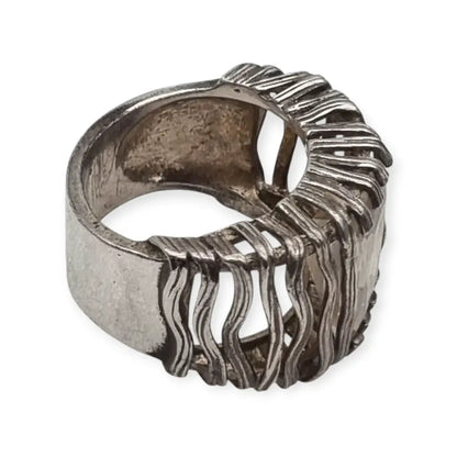 Anillo plata 925 de diseño Magnolia estilo rejilla con piedra rectangular.