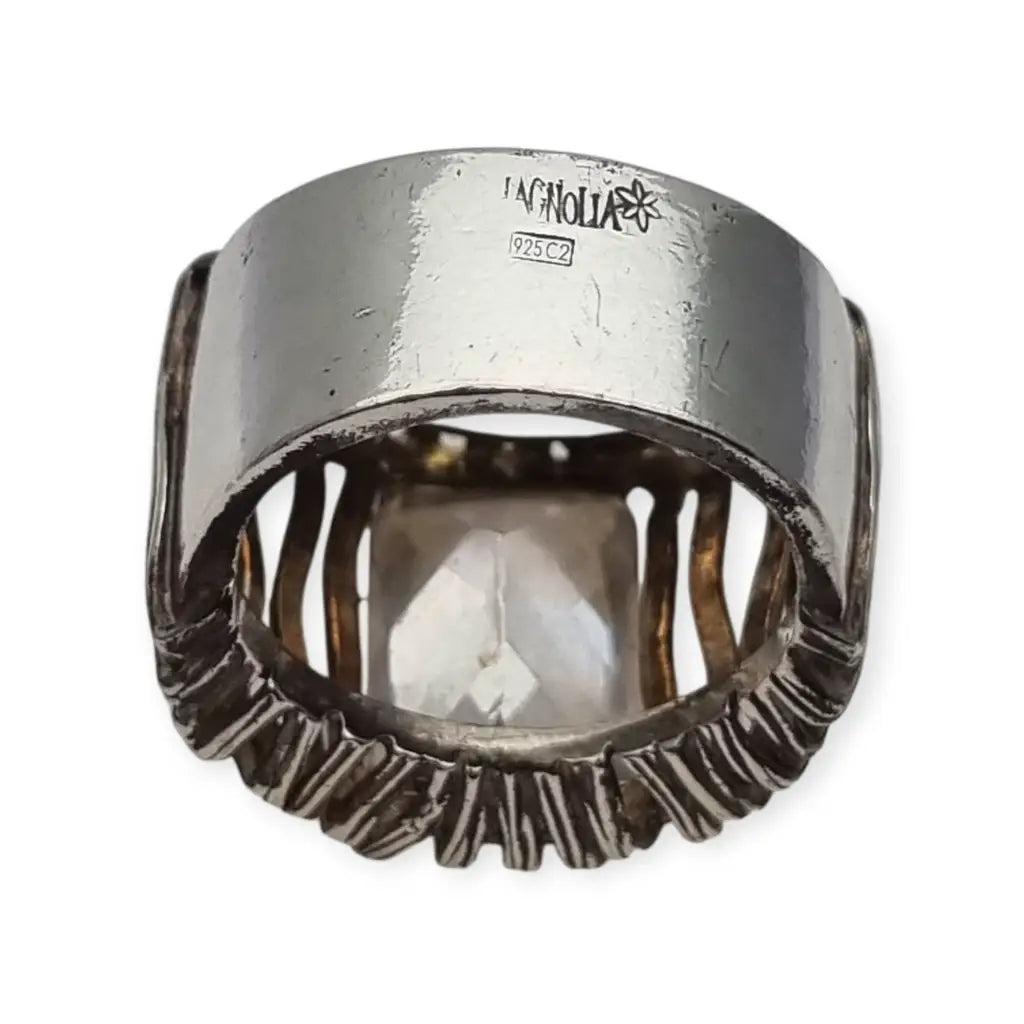 Anillo plata 925 de diseño Magnolia estilo rejilla con piedra rectangular.