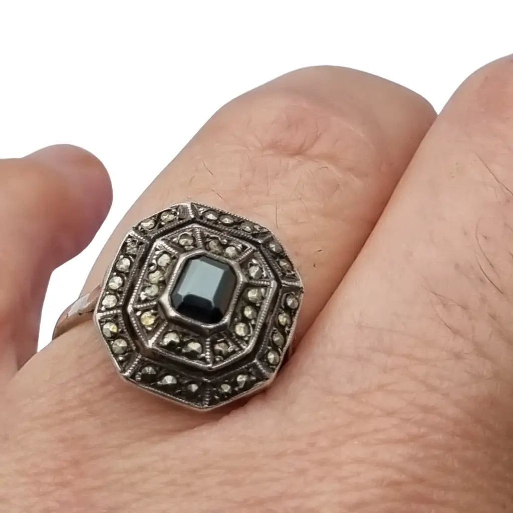 Anillo vintage estilo art decó de plata con marcasitas y hematita negra diseño