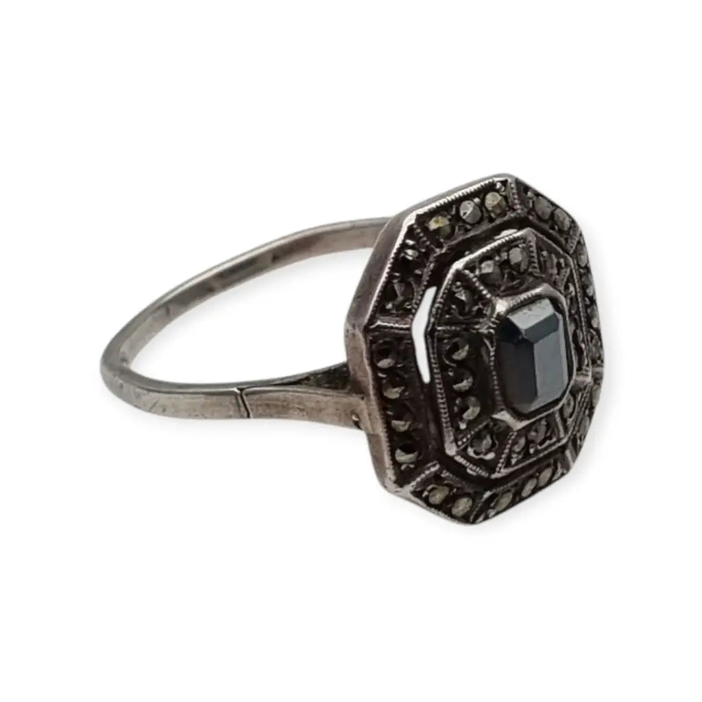 Anillo vintage estilo art decó de plata con marcasitas y hematita negra diseño