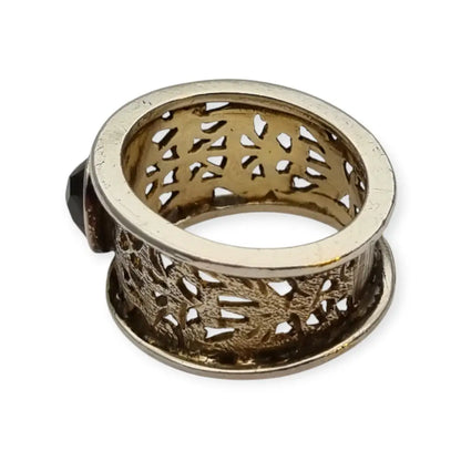 Anillo vintage con un granate de inspiración oriental en plata calada años 80.