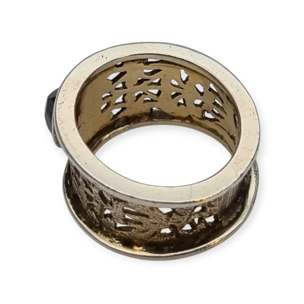 Anillo vintage con un granate de inspiración oriental en plata calada años 80.