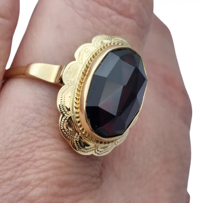 Anillo de granate rojo y oro. oro 14 kt granates. Circa 1950