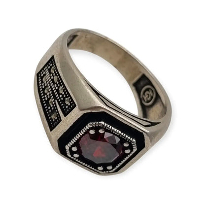 Anillo vintage de plata 925 con granate y grabado geométrico estilo masculino