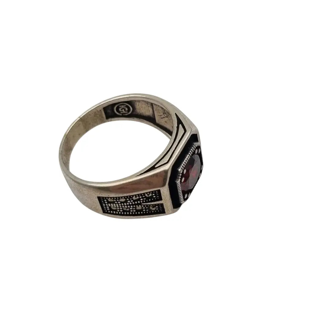 Anillo vintage de plata 925 con granate y grabado geométrico estilo masculino