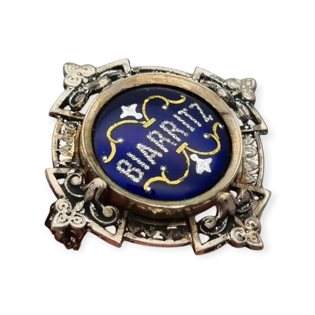 Antiguo broche Belle Époque de souvenir Biarritz esmalte azul circa 1900.