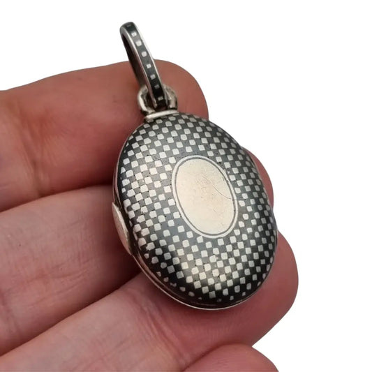 Antiguo guardapelo de plata niel ovalado victoriano M&S alrededor 1880