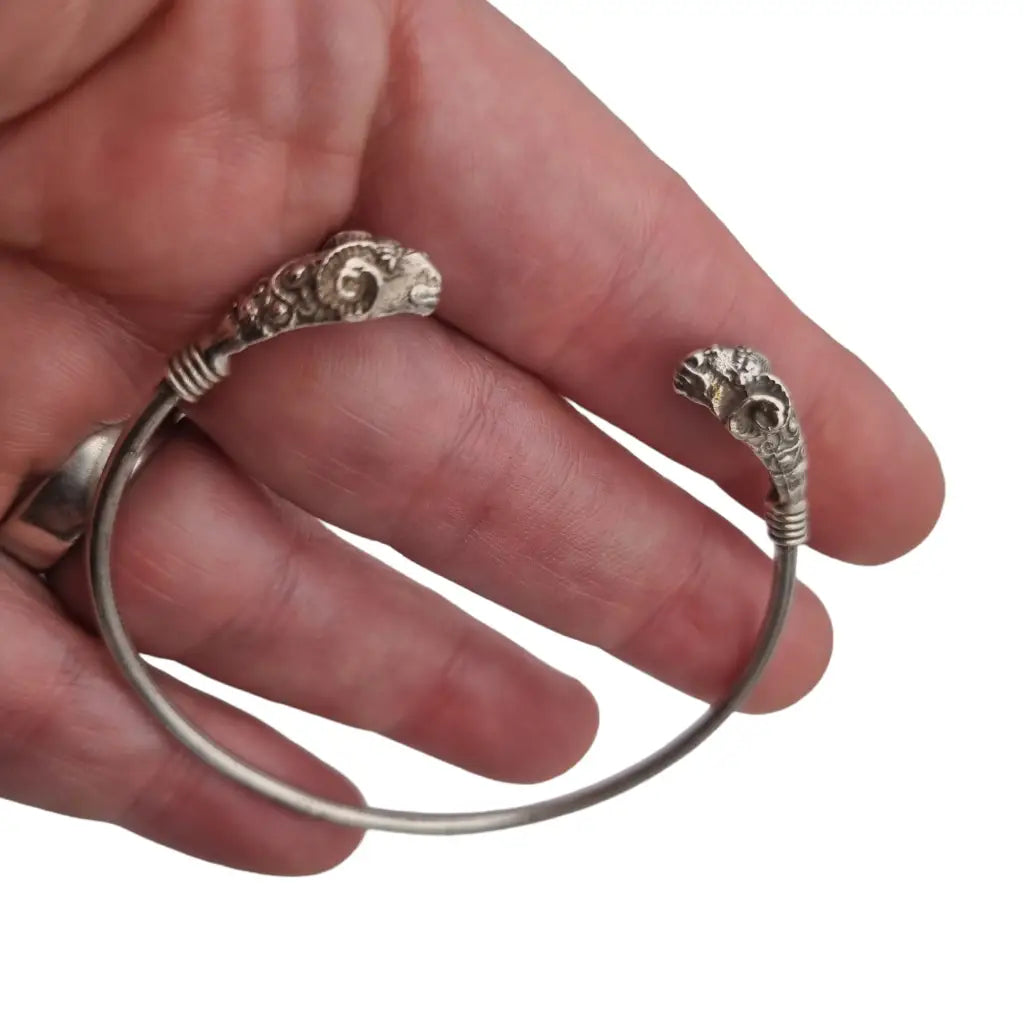 Brazalete de plata con cabeza carnero brazalete boho ajustable