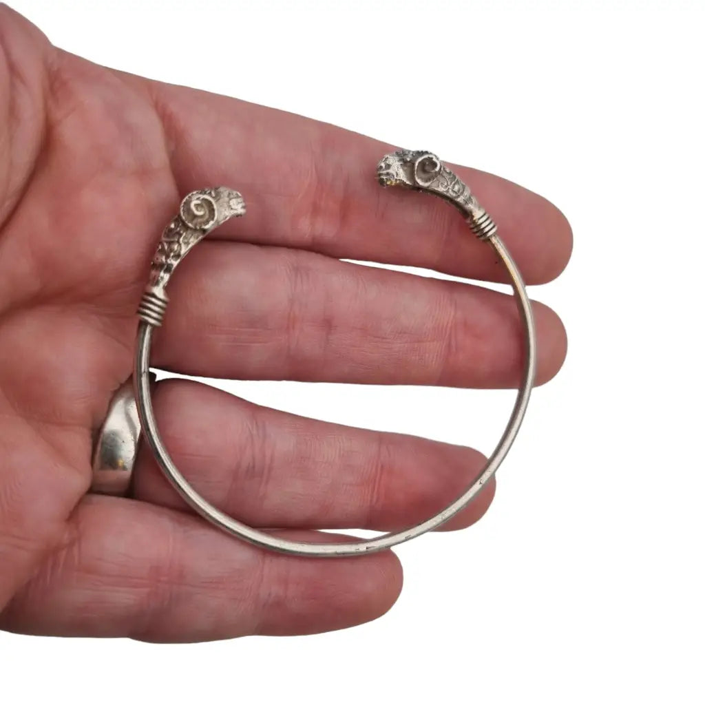 Brazalete de plata con cabeza carnero brazalete boho ajustable