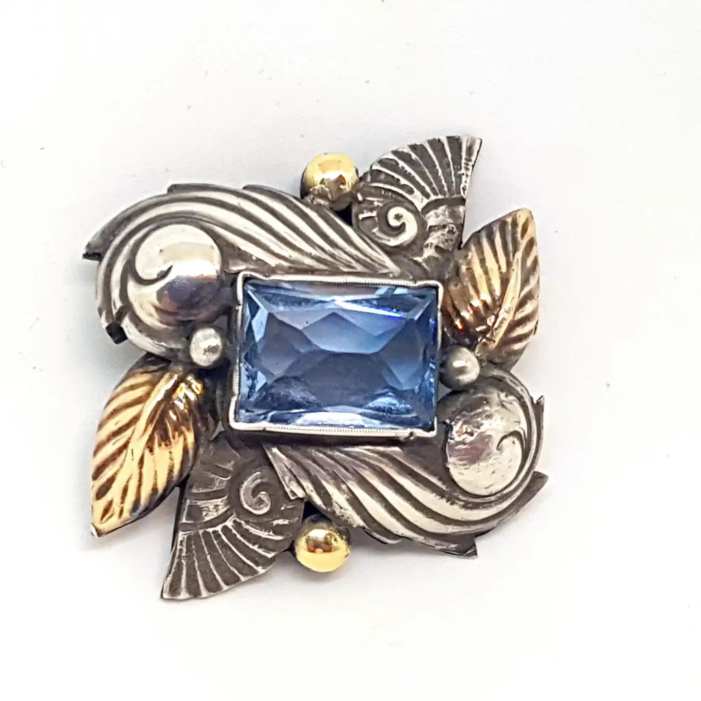 Broche alfiler Art Deco de plata antigua con oro laminado imitación aguamarina