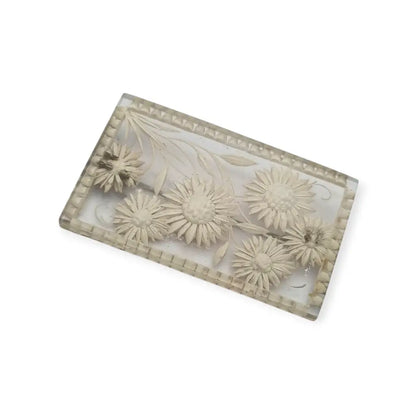 Broche antiguo años 40-50 en lucite transparente con flores talladas