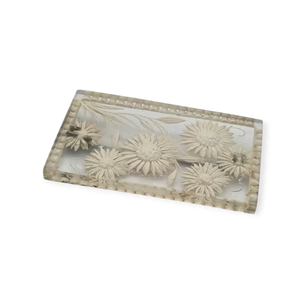 Broche antiguo años 40-50 en lucite transparente con flores talladas