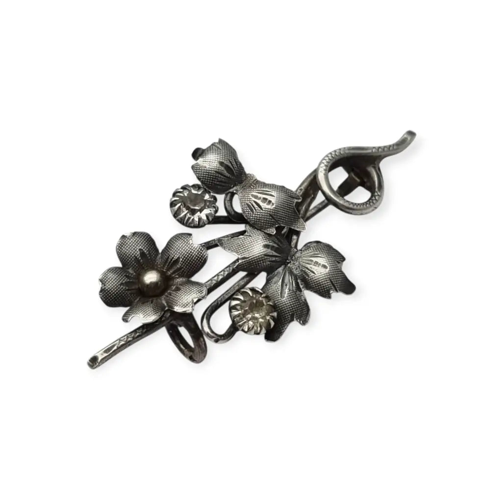 Broche antiguo de plata con motivos florales elaborado gran detalle
