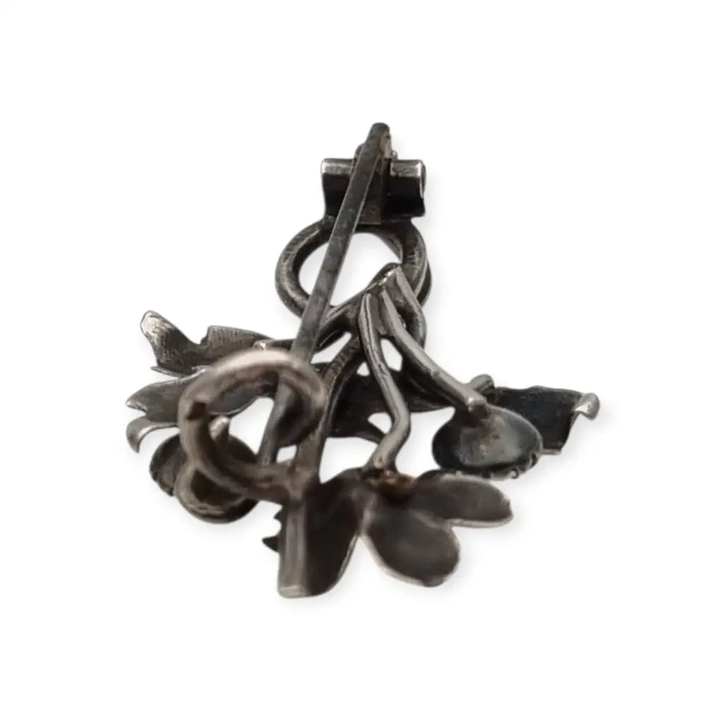 Broche antiguo de plata con motivos florales elaborado gran detalle