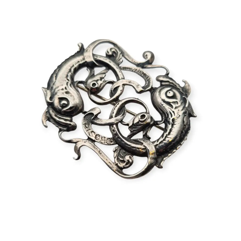 Broche antiguo del signo Piscis en plata de ley circa 1950. Joya simbólica