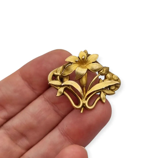 Broche Art Nouveau años 1910‑20 en metal dorado motivo floral. LaBizarreSusu