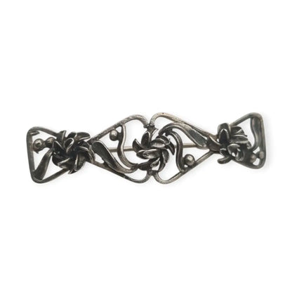 Broche Art Nouveau en plata con lirios relieve estilo floral modernista