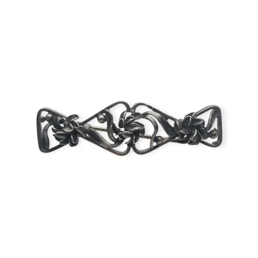 Broche Art Nouveau en plata con lirios relieve estilo floral modernista
