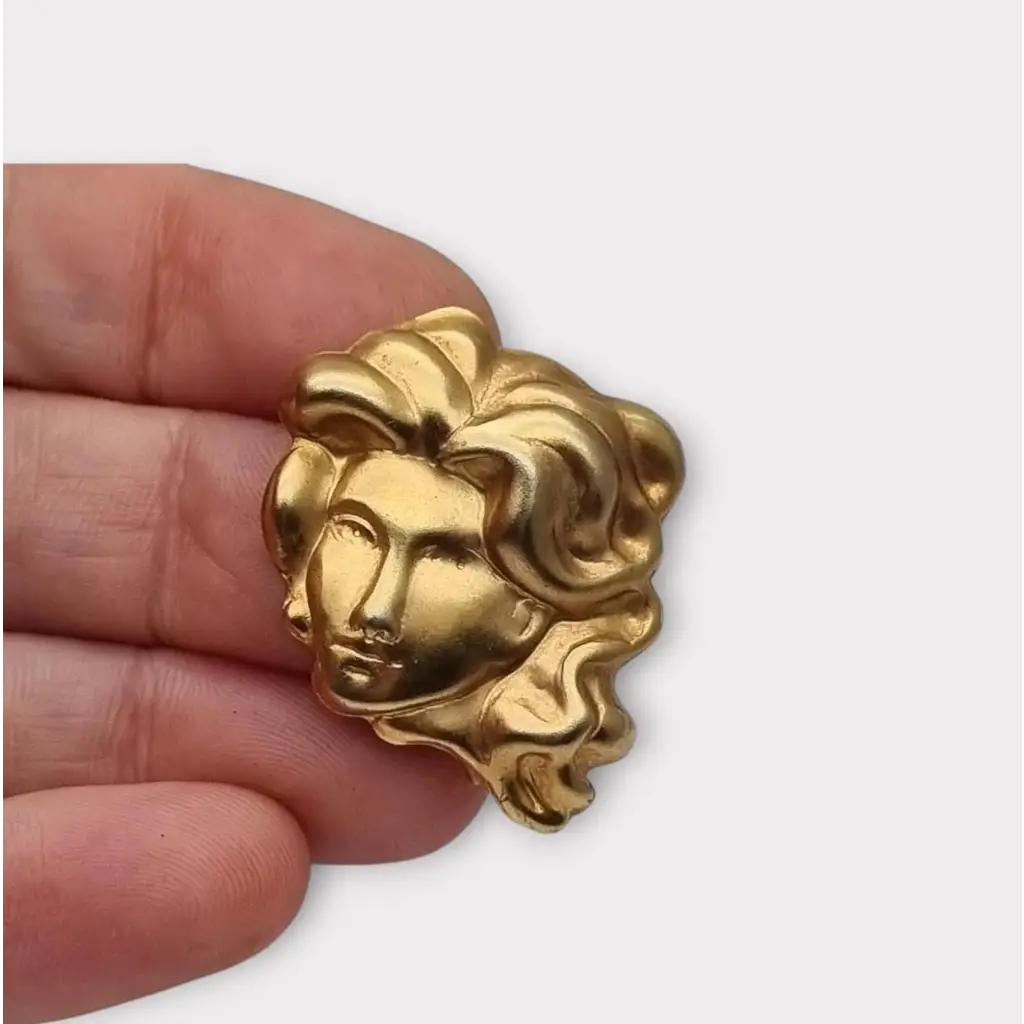 Broche de cabeza contemporáneo marca sunsilk en latón dorado. Bisutería