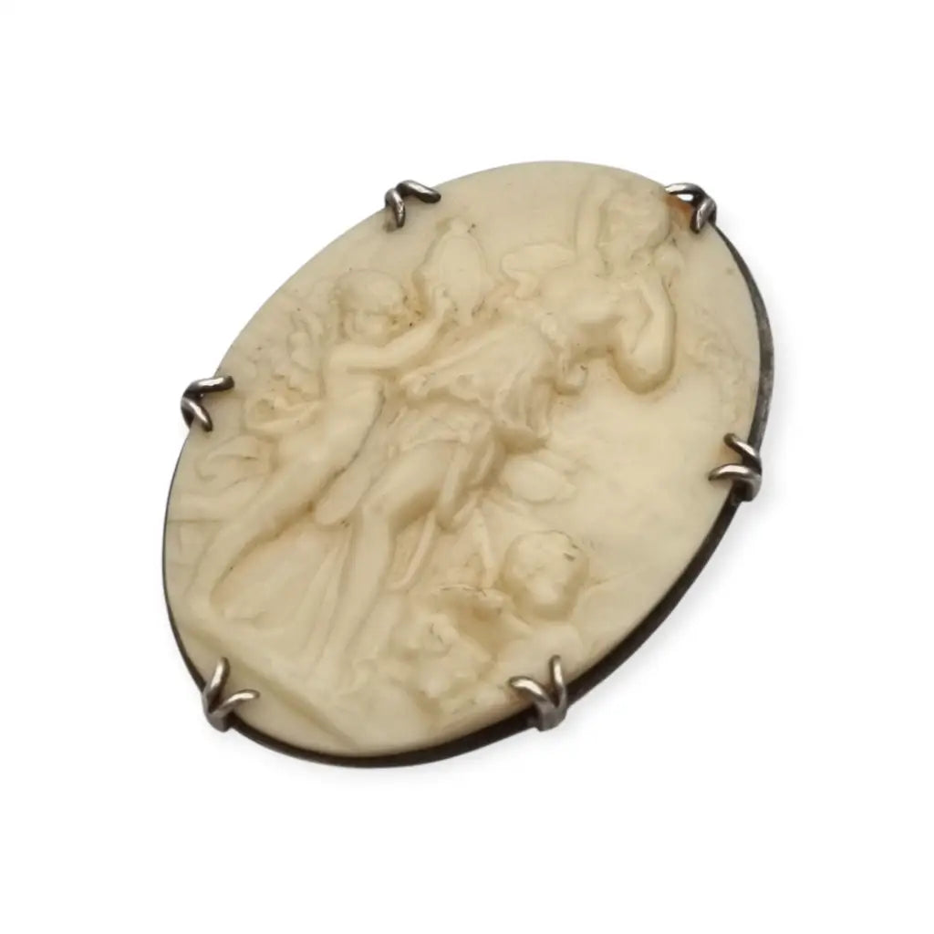 Broche Camafeo antiguo de celuloide tallado con escena alegórica y montura