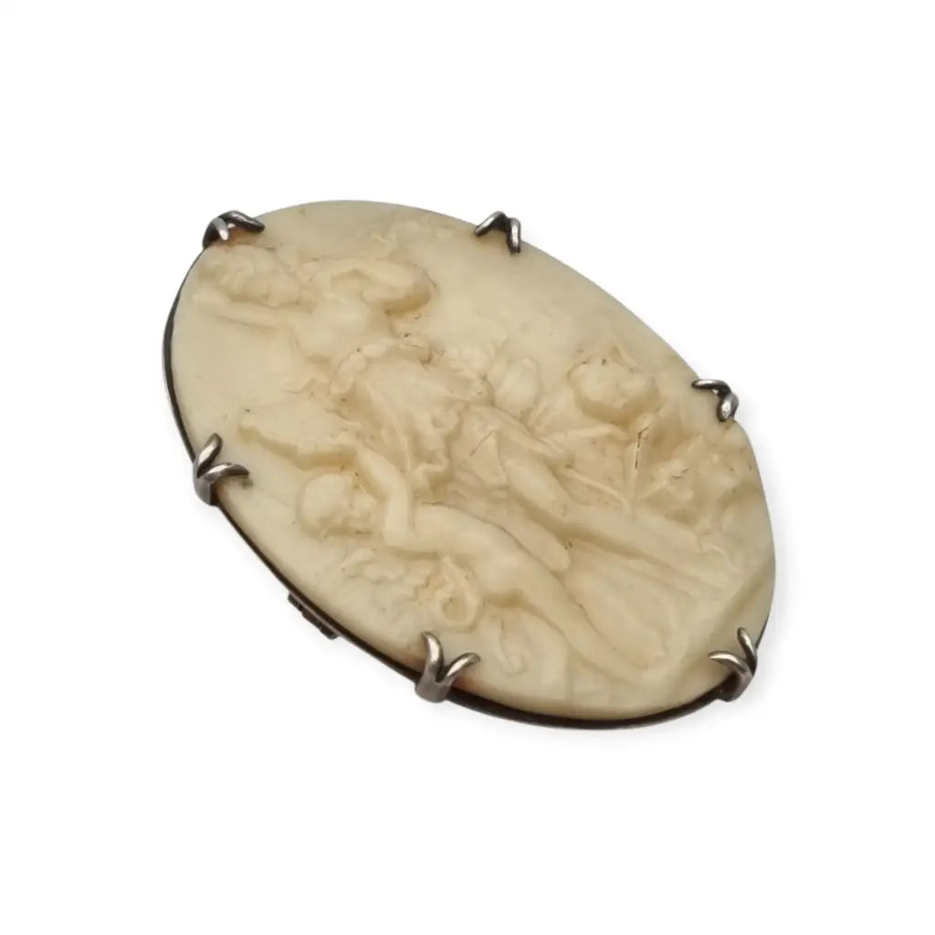 Broche Camafeo antiguo de celuloide tallado con escena alegórica y montura